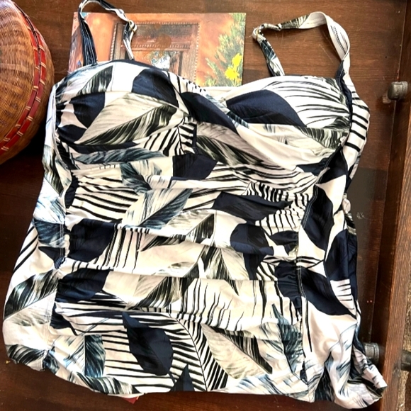 La Blanka Bathingsuit / Tank Top - Picture 1 of 6